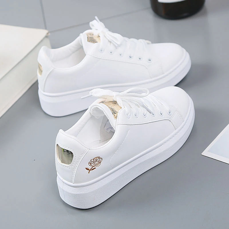 Zapatillas Blancas de Mujer – Diseño Floral Bordado - De Cuero De Calidad