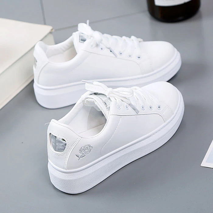 Zapatillas Blancas de Mujer – Diseño Floral Bordado - De Cuero De Calidad