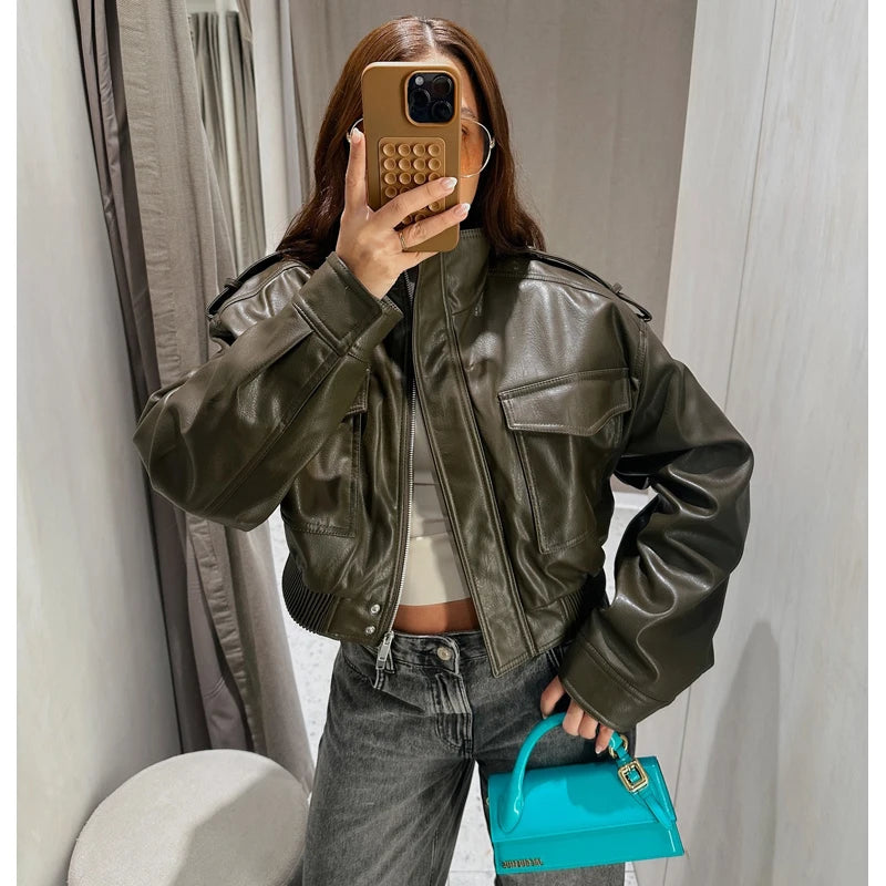 Chaqueta de Cuero Sintético para Mujer – Diseño Corto y Estilo Elegante