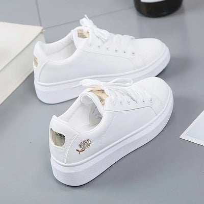 Zapatillas Blancas de Mujer – Diseño Floral Bordado - De Cuero De Calidad