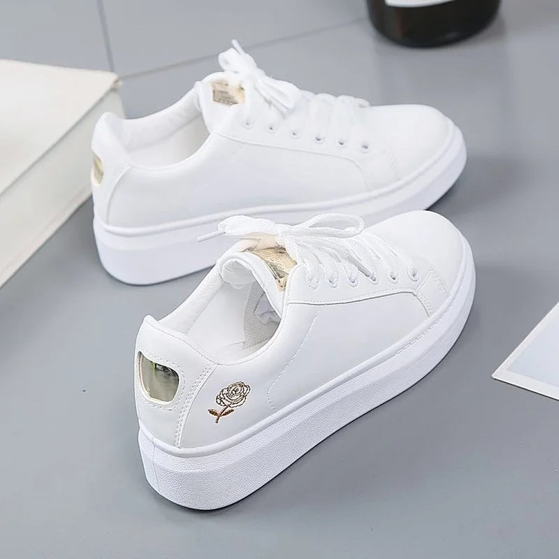 Zapatillas Blancas de Mujer – Diseño Floral Bordado - De Cuero De Calidad