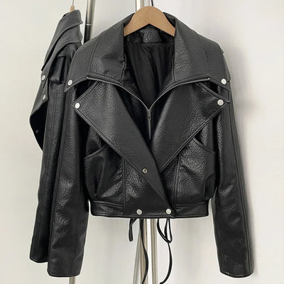Chaqueta Vespera — Efecto Piel, Corte Corto y Estilo Motero