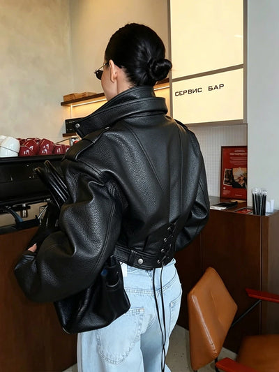 Chaqueta Vespera — Efecto Piel, Corte Corto y Estilo Motero