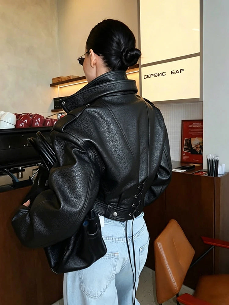 Chaqueta Vespera — Efecto Piel, Corte Corto y Estilo Motero