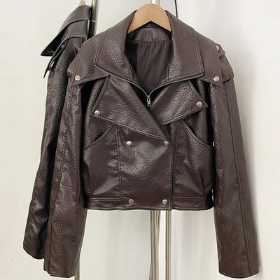 Chaqueta Vespera — Efecto Piel, Corte Corto y Estilo Motero