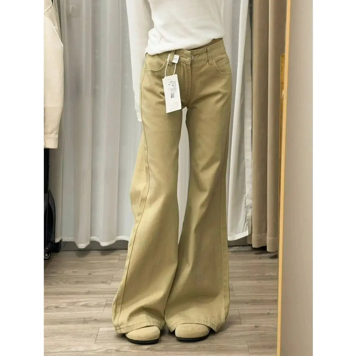 Vaqueros Bellara — Corte Campana y Silueta Elegante